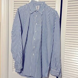 Men’s Saks Fifth Avenue Size XL.